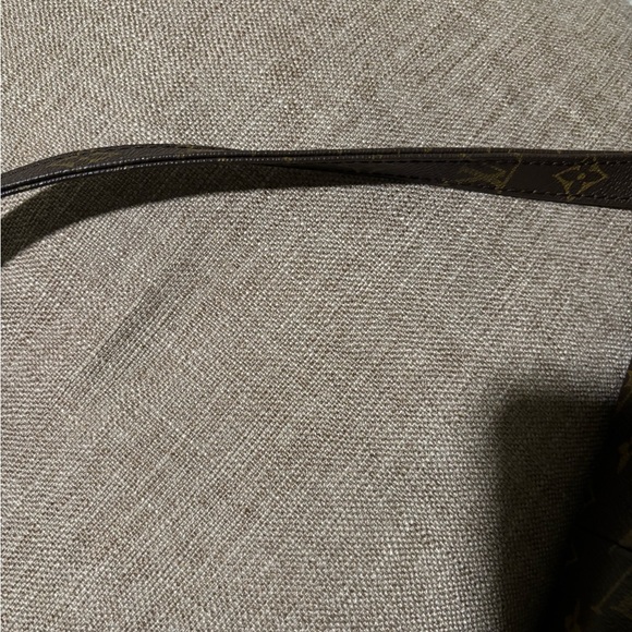 Authentic Louis Vuitton monogram messenger with COA - Picture 12 of 12